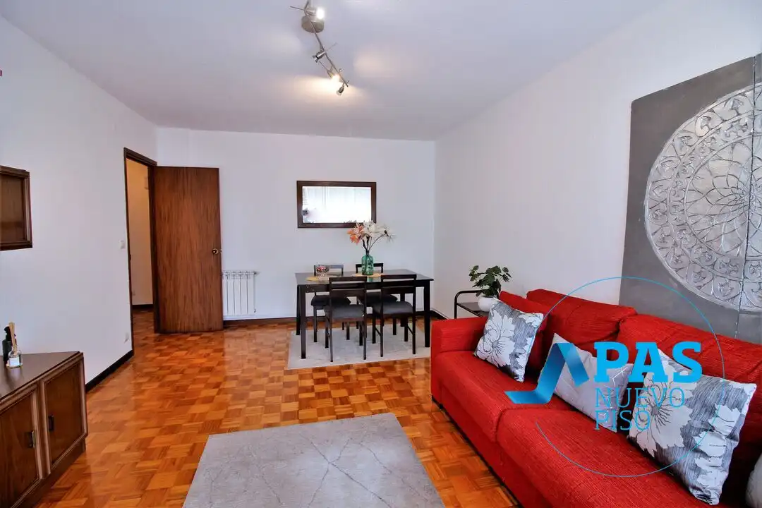 Sala de estar de Piso en venta en Santander con Calefacción, Trastero y Amueblado