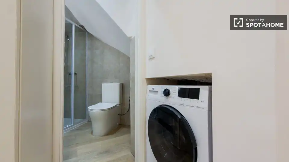 Baño de Piso de alquiler en Barcelona con Aire acondicionado, Calefacción y Amueblado