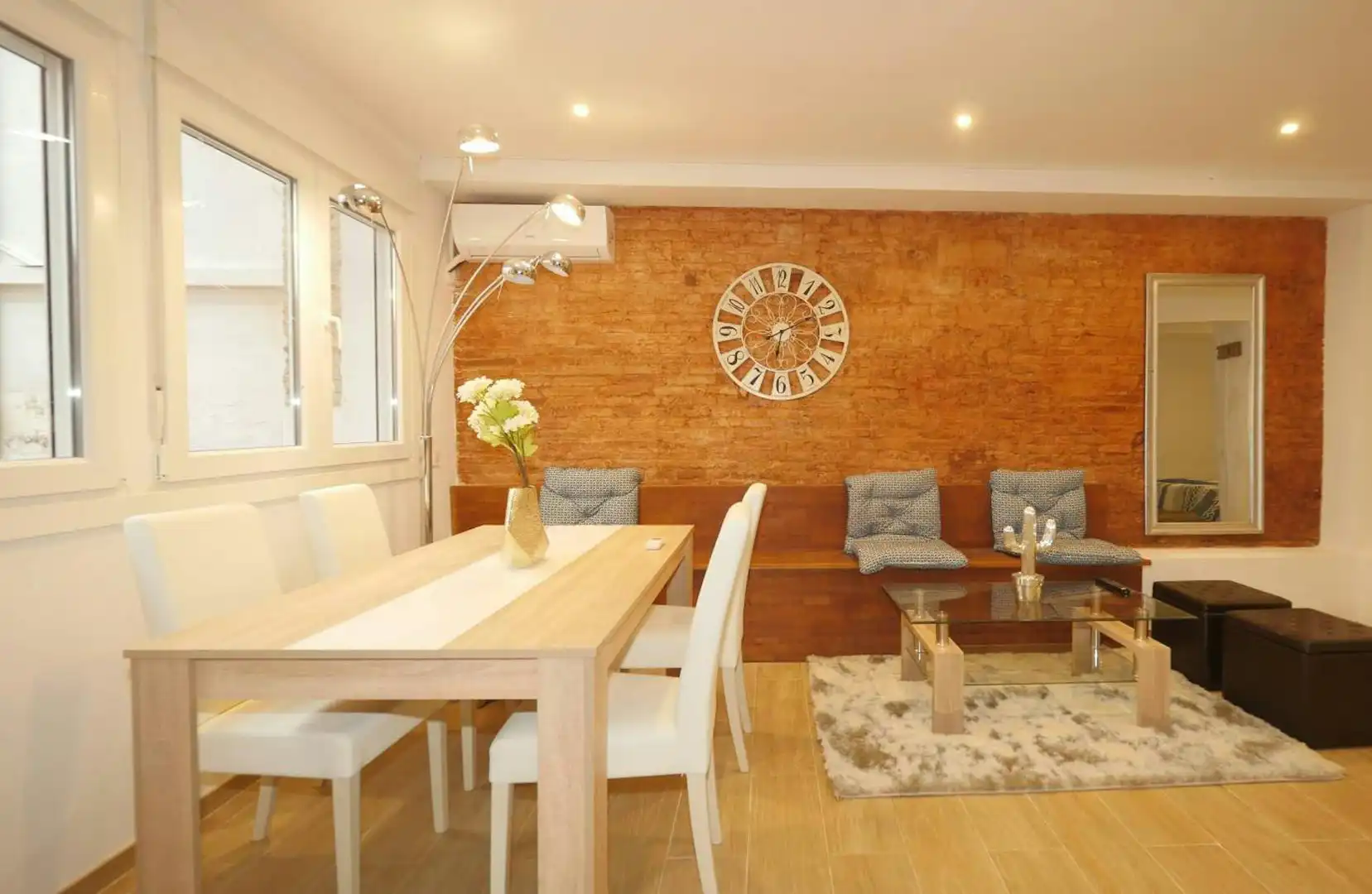 Comedor de Piso de alquiler en Barcelona con Aire acondicionado, Calefacción y Amueblado