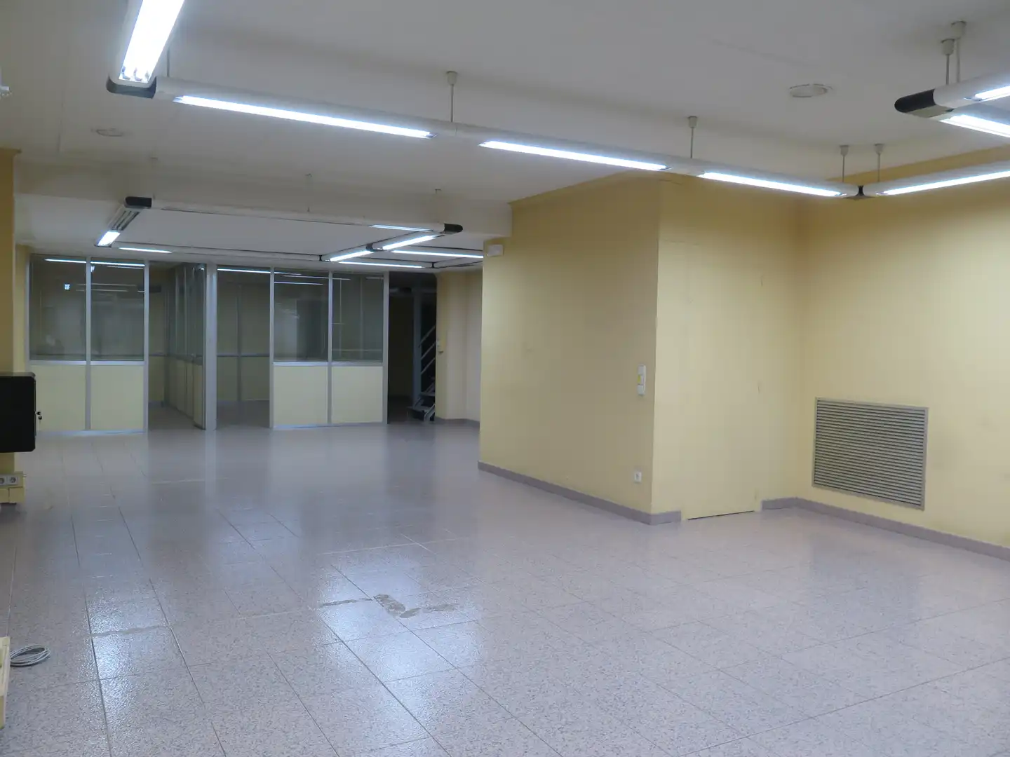 Business premises to rent in Carrer Figuerola, imagen 3