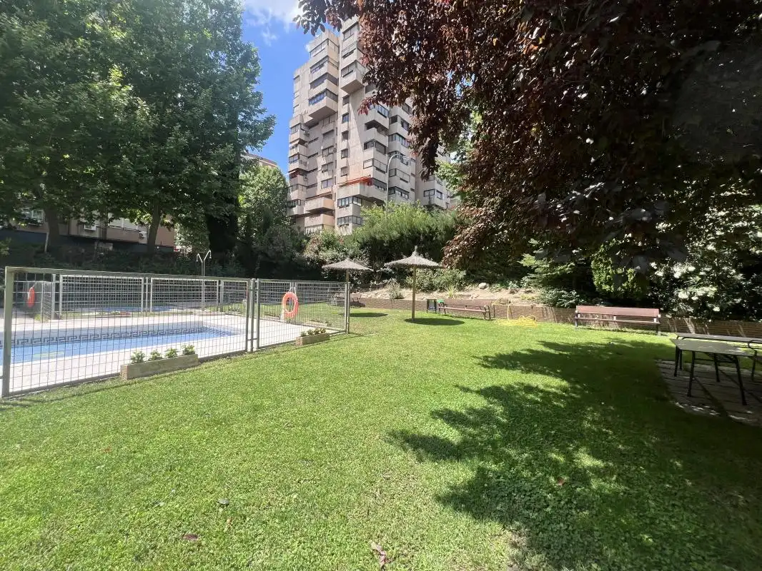 Swimming pool of Flat for rent in Madrid  with Air Conditioner, Heating and Swimming Pool