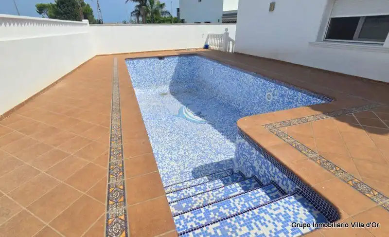 Schwimmbecken von Haus oder Chalet zum Verkauf in Dénia mit Klimaanlage, Heizung und Privatgarten