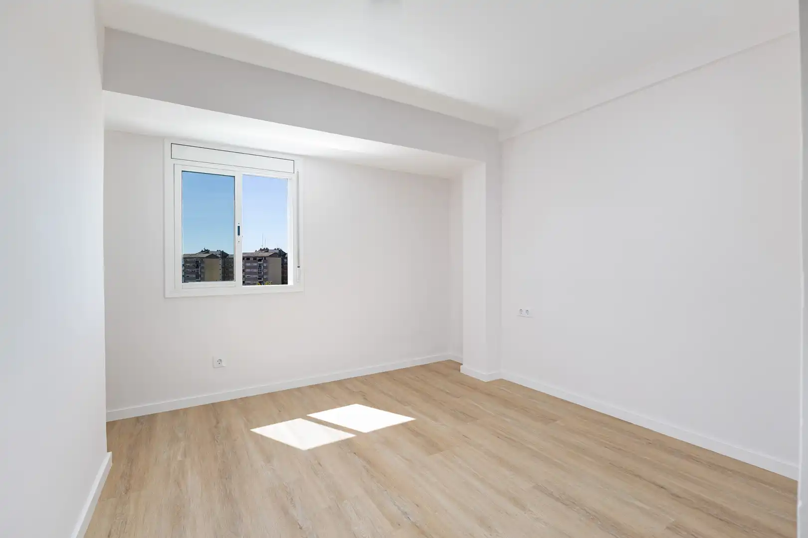 Habitación de Piso en venta en Badia del Vallès con Horno, Balcón y Alarma