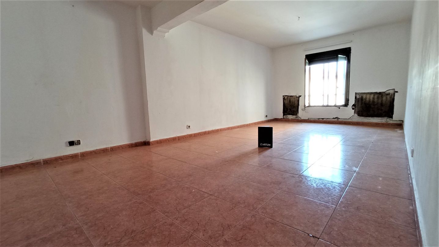 Building for sale in Alberite