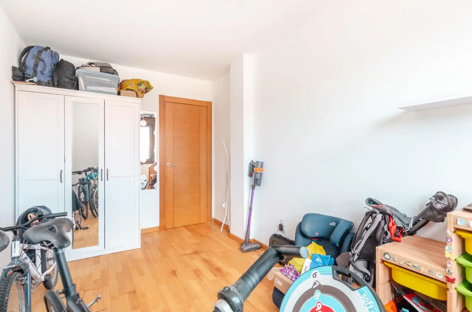 Habitación de Piso en venta en Llanera con Calefacción, Trastero y Amueblado