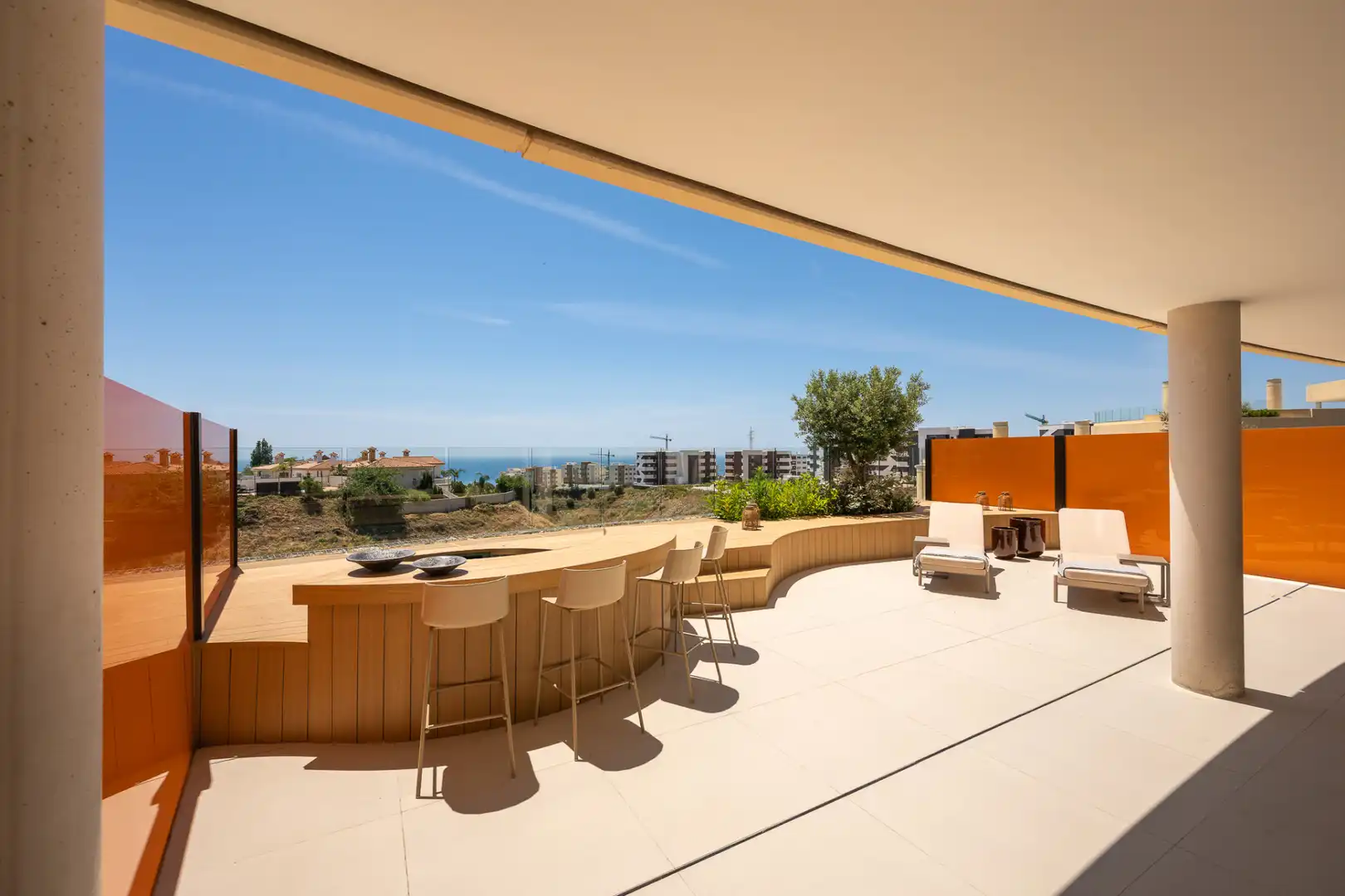 Terrasse von Wohnungen zum Verkauf in Fuengirola mit Klimaanlage, Terrasse und Schwimmbad