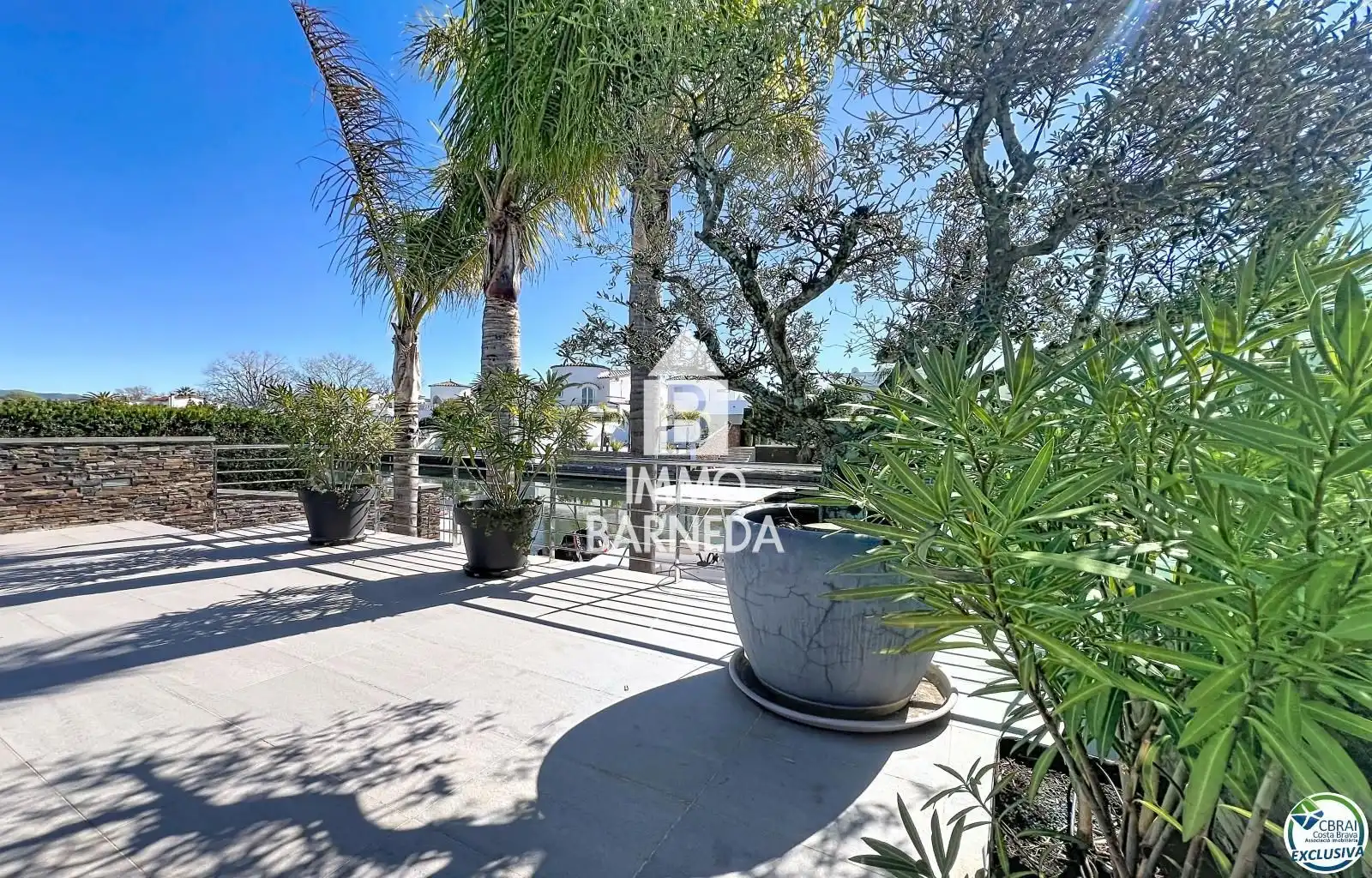 Garden of Houses for sale in Empuriabrava  with Air Conditioner, Terrace and Swimming Pool