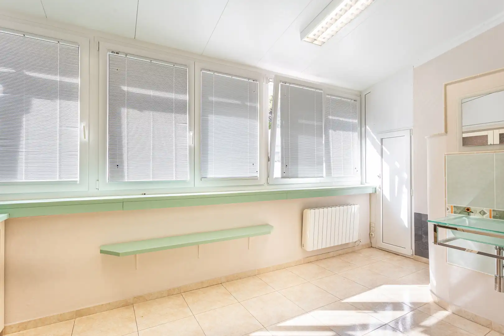 Commercial properties for sale in Marbella  with Air Conditioner and Furnished