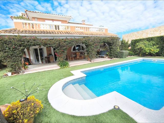 Casa-chalet en Venta en El Toro