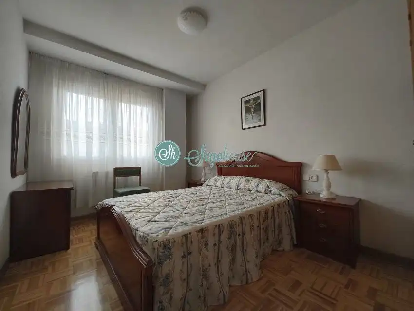 Habitación de Piso de alquiler en San Cristóbal de Segovia con Calefacción, Parquet y Amueblado