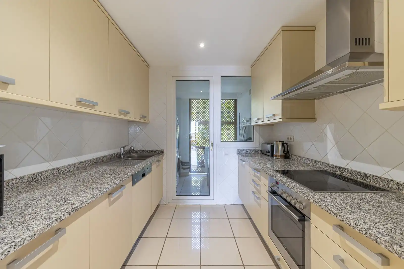 Cocina de Apartamento en venta en Estepona con Terraza, Trastero y Amueblado