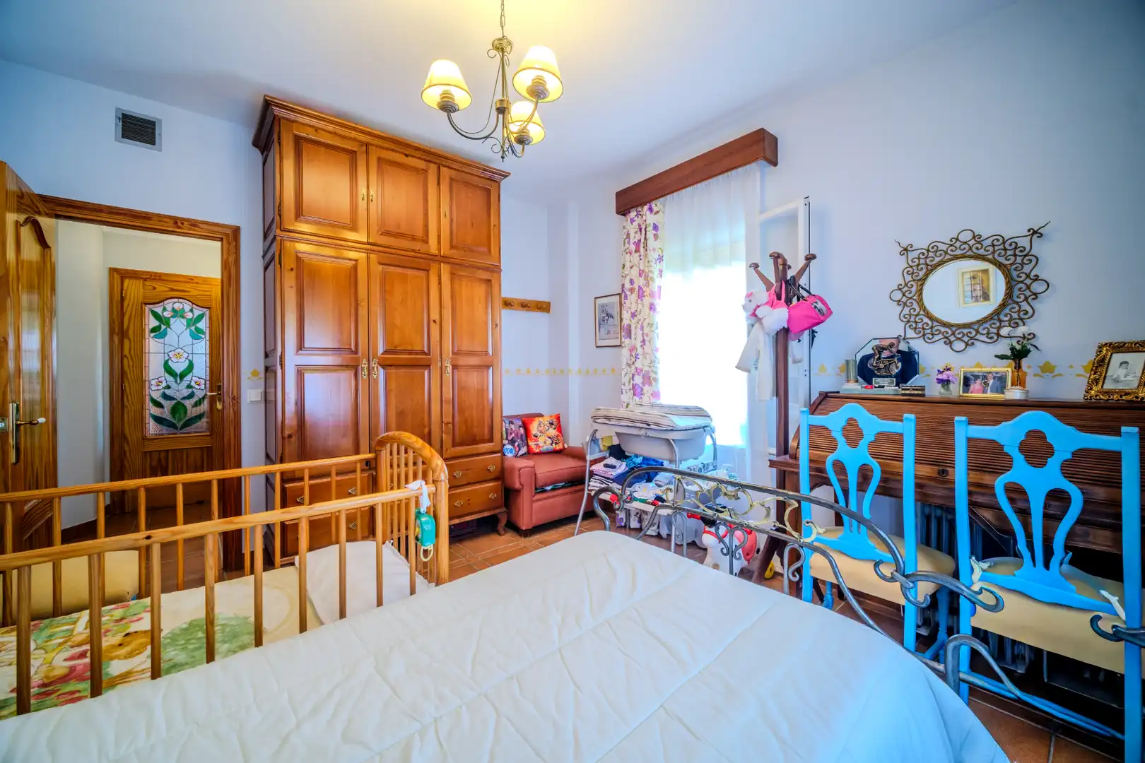 Dormitori de Casa o xalet en venda en Montequinto amb Jardí privat, Terrassa i Moblat
