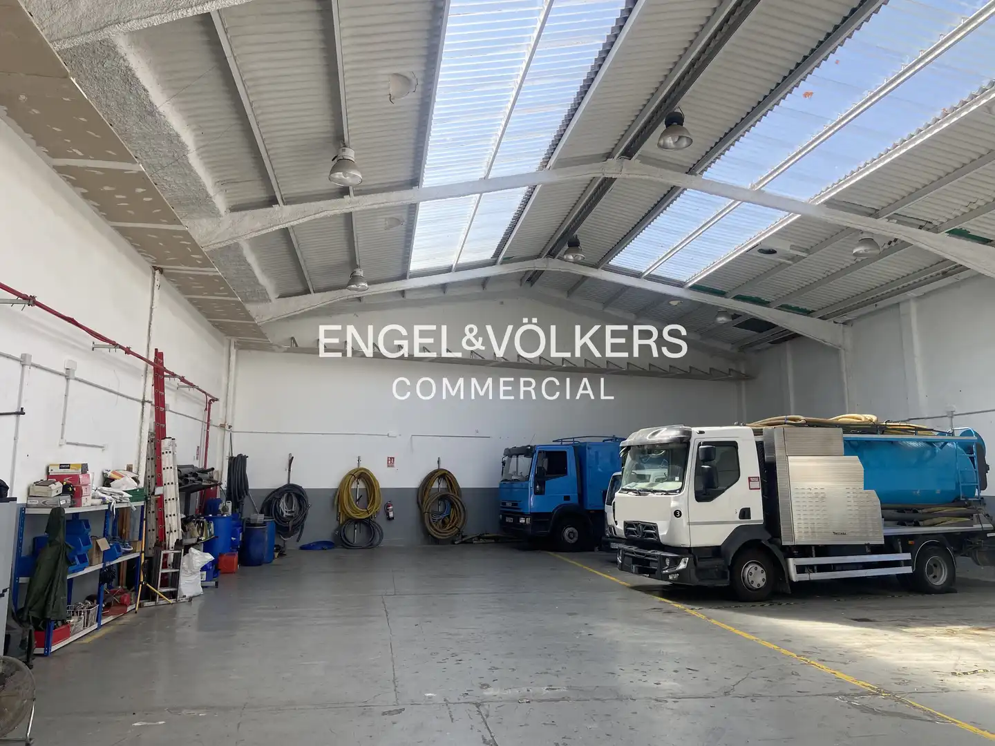 Vista exterior de Nave industrial en venta en Terrassa