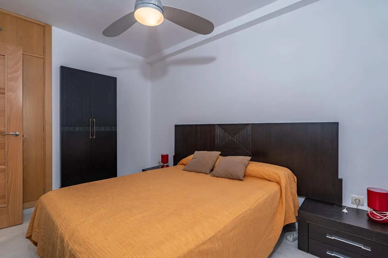 Bedroom of Flat for rent in Sevilla  with Air Conditioner, Heating and Furnished