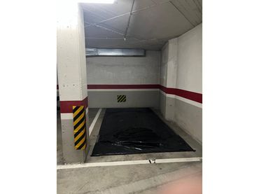 Aparcament amb ascensor en venda a Calle Galea