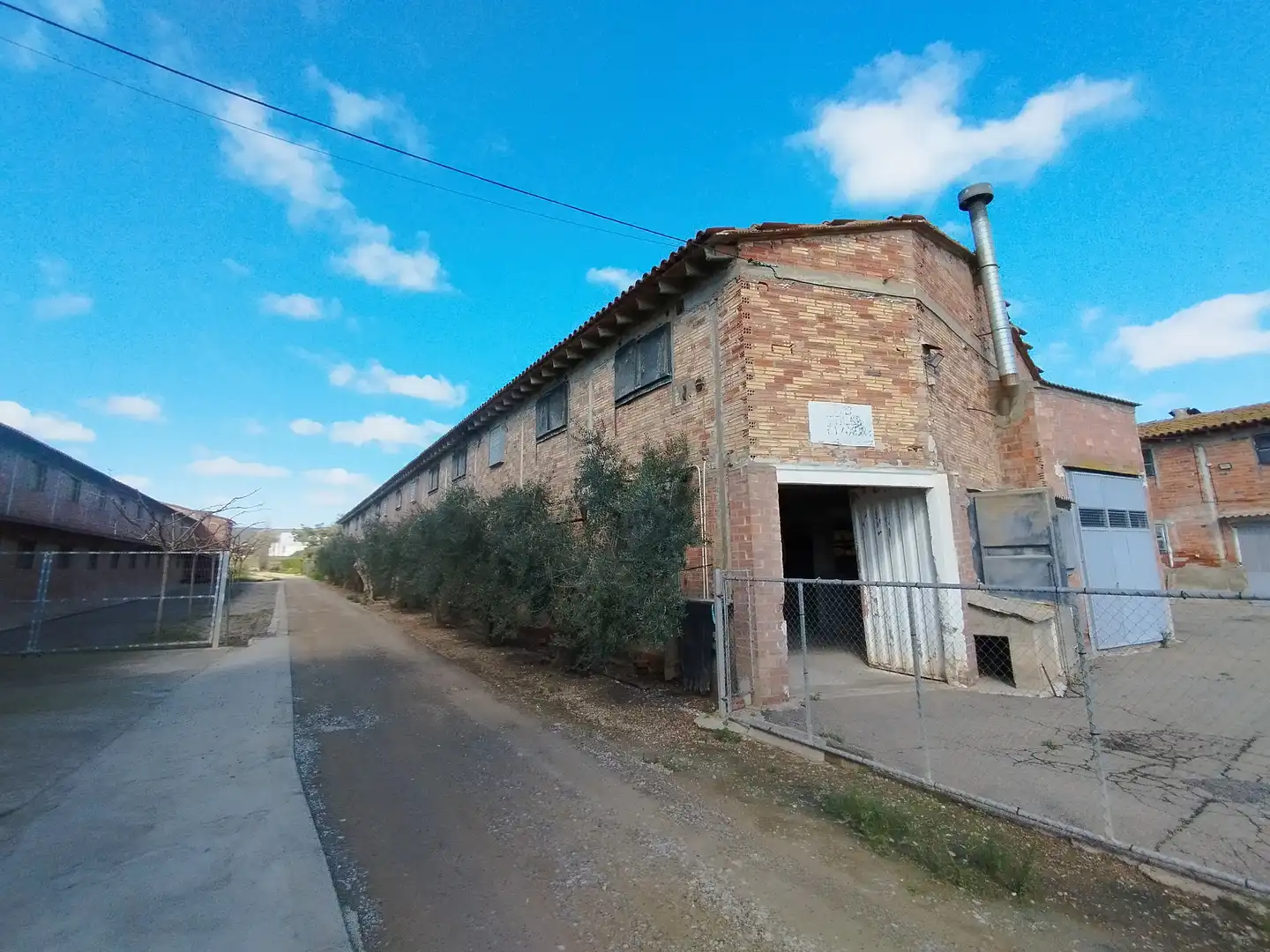 Industrial building to rent in Camino Masarrabal 14