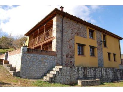 Vista exterior de Casa o xalet en venda en Colunga amb Calefacció, Jardí privat i Terrassa