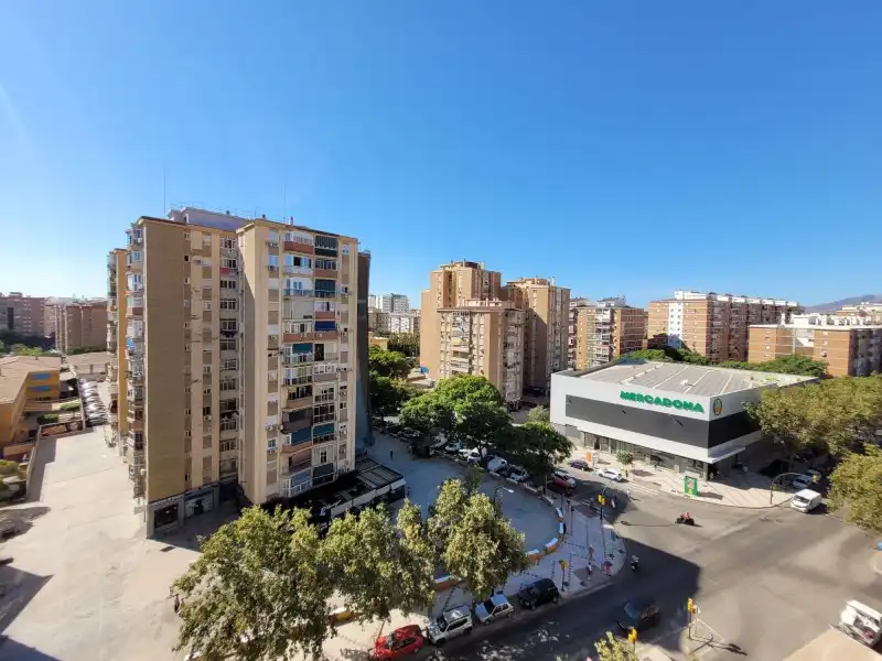 Vista exterior de Piso en venta en Málaga con Aire acondicionado, Calefacción y Horno
