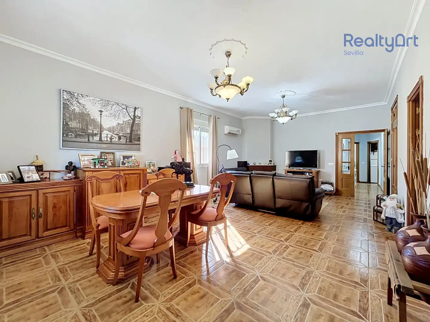 Sala d'estar de Casa o xalet en venda en Dos Hermanas amb Aire condicionat, Calefacció i Jardí privat