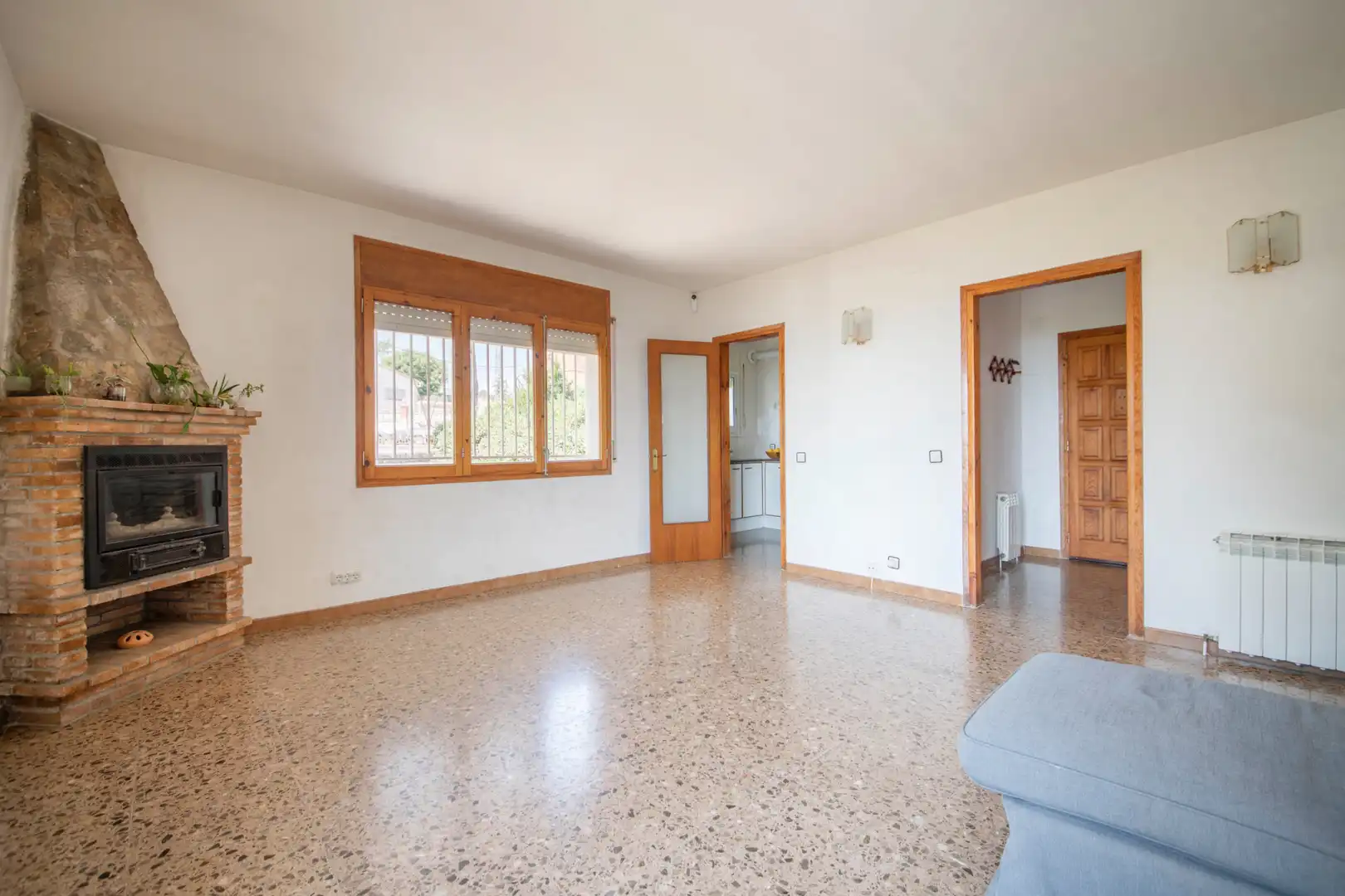 Sala d'estar de Casa o xalet en venda en Mediona amb Calefacció, Jardí privat i Terrassa
