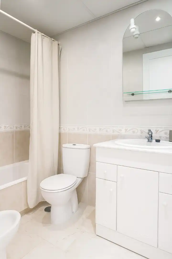 Bathroom of Ground floor for rent in Marbella  with Air Conditioner, Storage room and Furnished