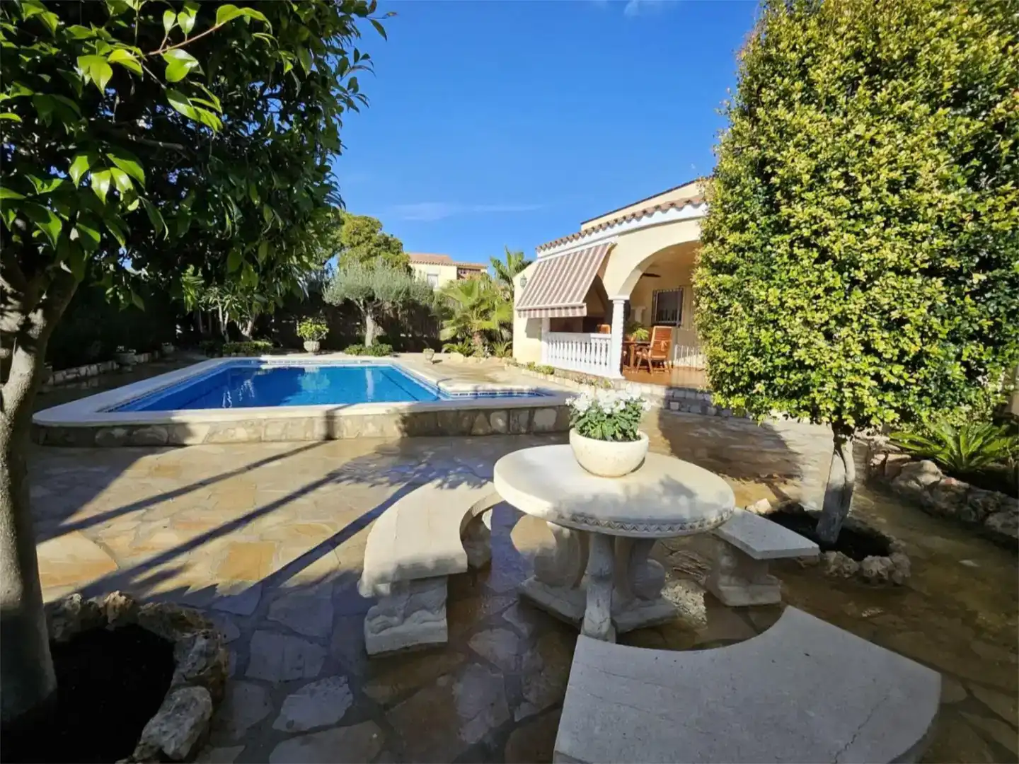 Piscina de Pis en venda en L'Ametlla de Mar  amb Aire condicionat, Jardí privat i Traster