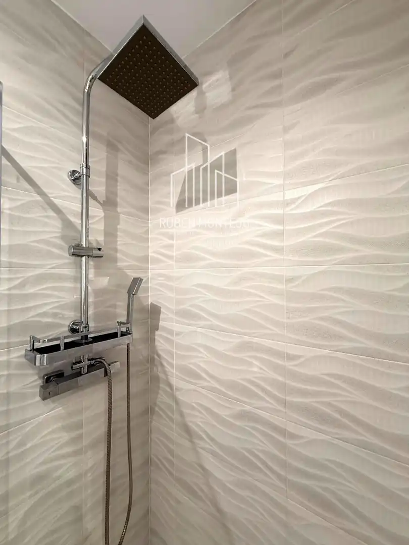 Bathroom of Flat for rent in Salamanca  with Heating, Terrace and Storage room