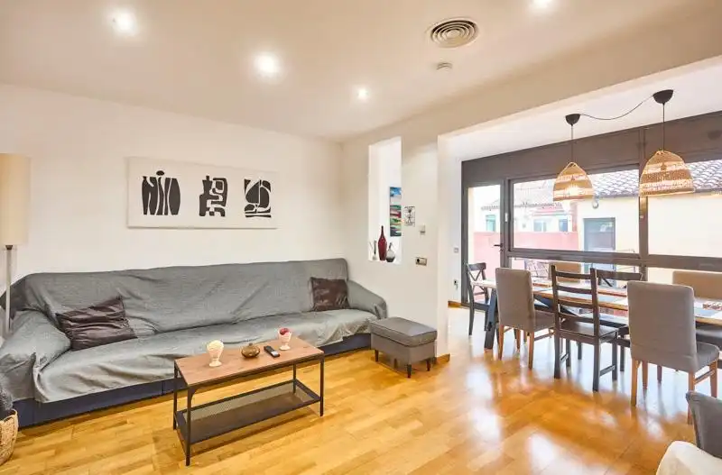 Sala de estar de Casa adosada en venta en Sant Feliu de Llobregat con Terraza