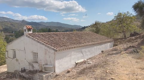 Parcela con servicios urbanos.