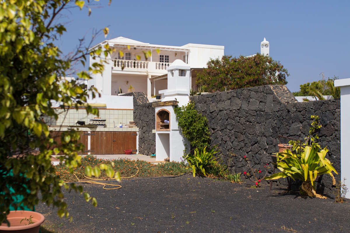 Vista exterior de Casa o xalet en venda en Tías amb Jardí privat, Traster i Piscina