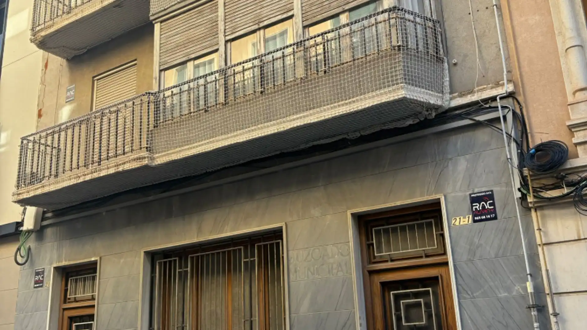 Vista exterior de Edifici en venda en Elche / Elx