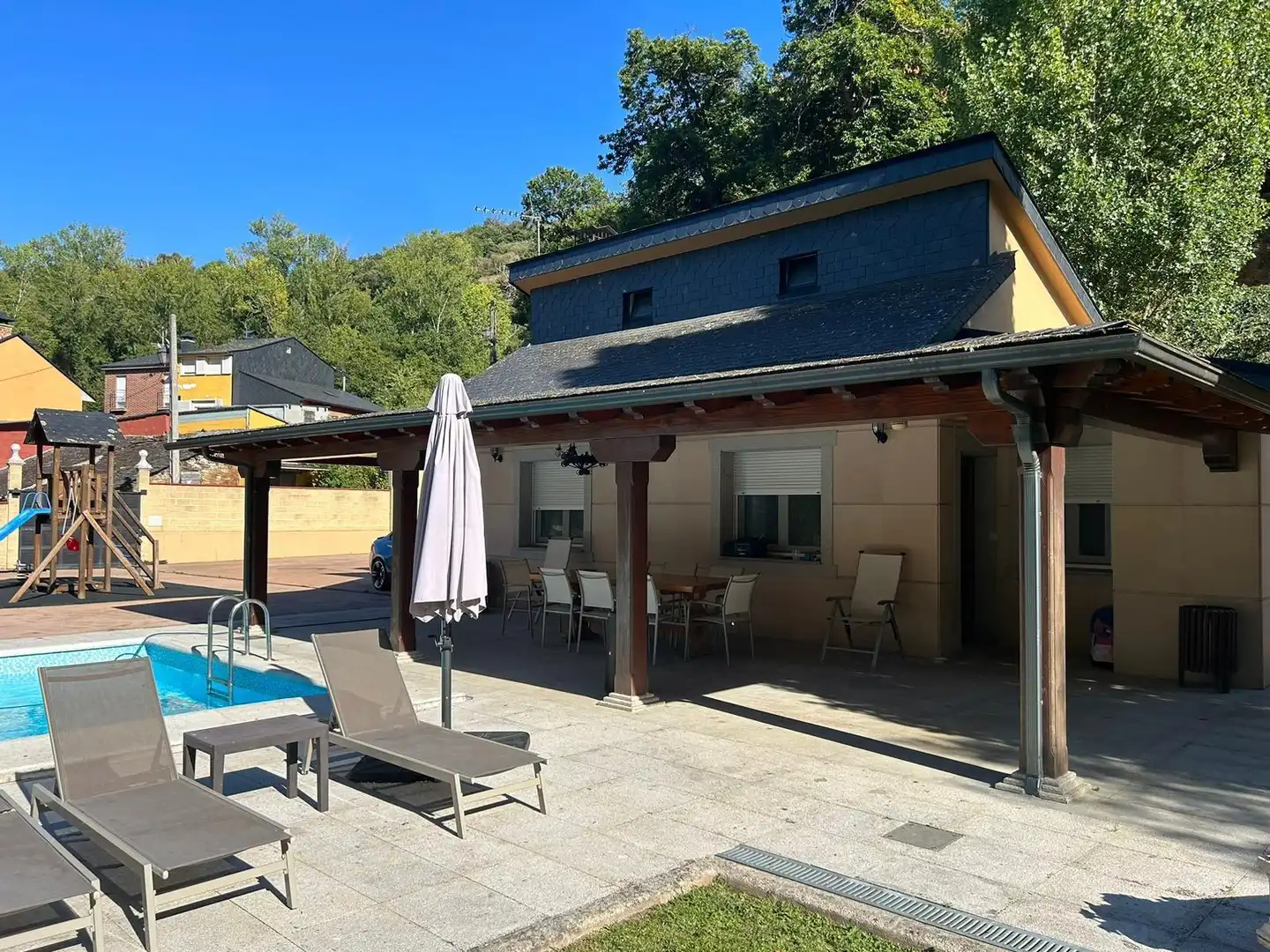 Terrassa de Casa o xalet en venda en Ponferrada amb Jardí privat i Moblat