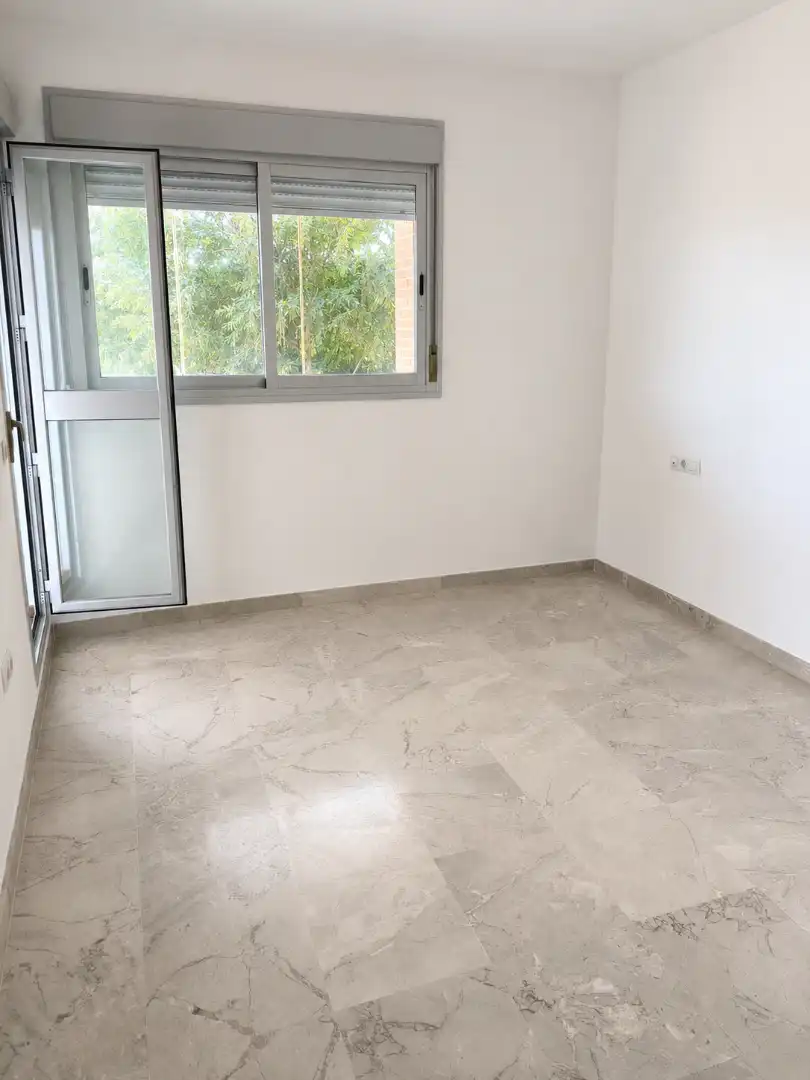 Bedroom of Flat for sale in Sevilla  with Air Conditioner, Heating and Terrace