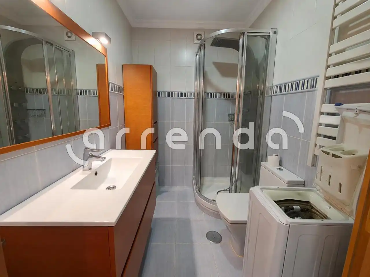 Badezimmer von Wohnung zur Miete in Madrid mit Klimaanlage, Parkett und Möbliert