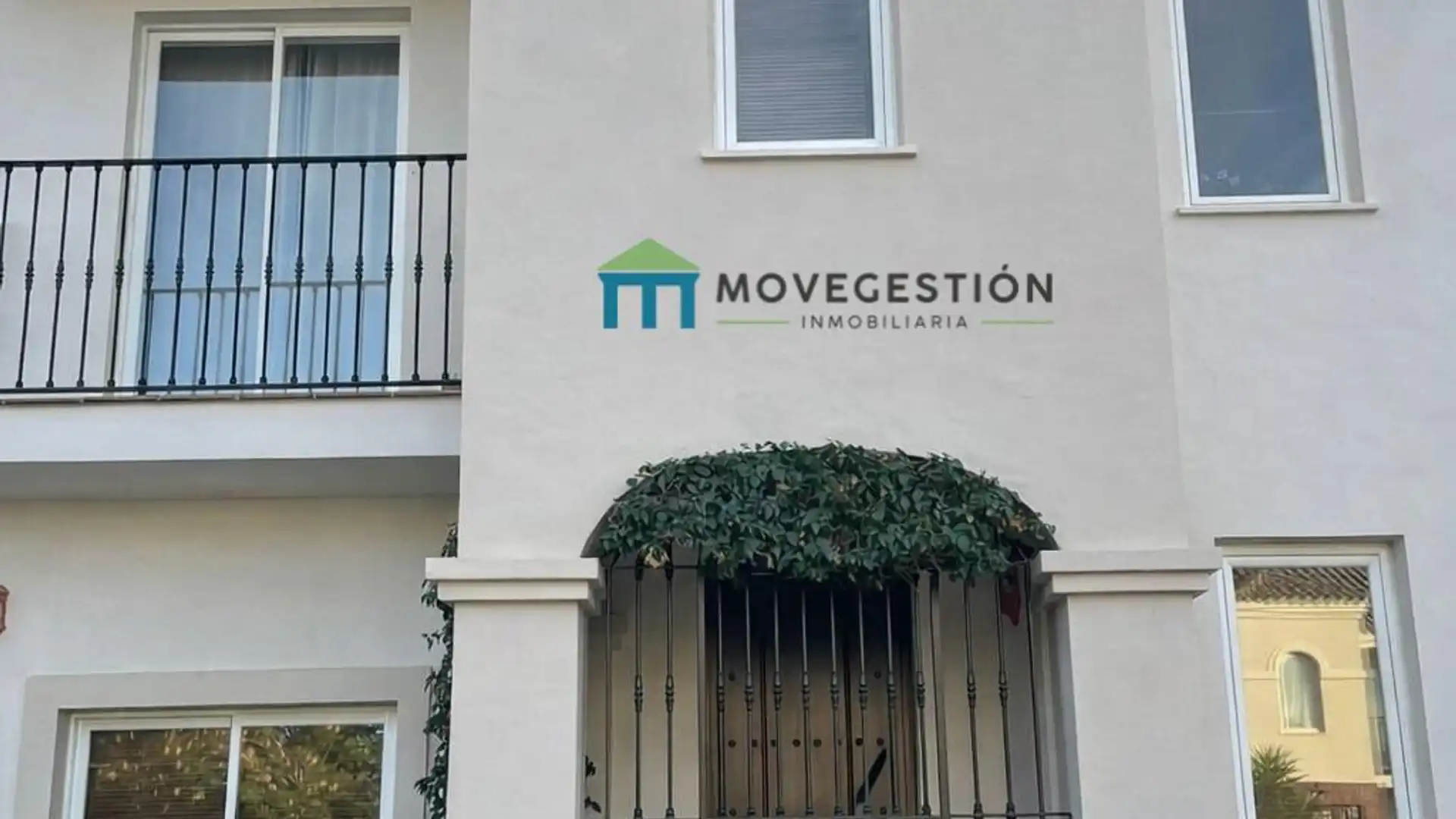 Vista exterior de Casa adosada en venda en Arcos de la Frontera amb Terrassa