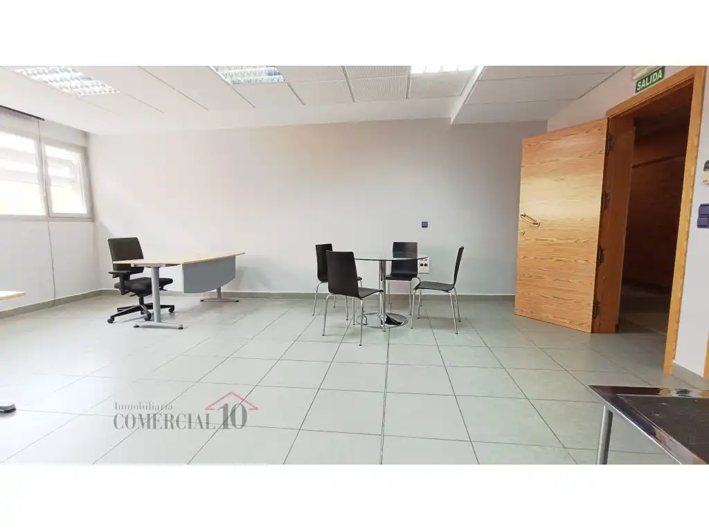 Office space with lift to rent in Calle Luis Alvarez Lencero, imagen 2
