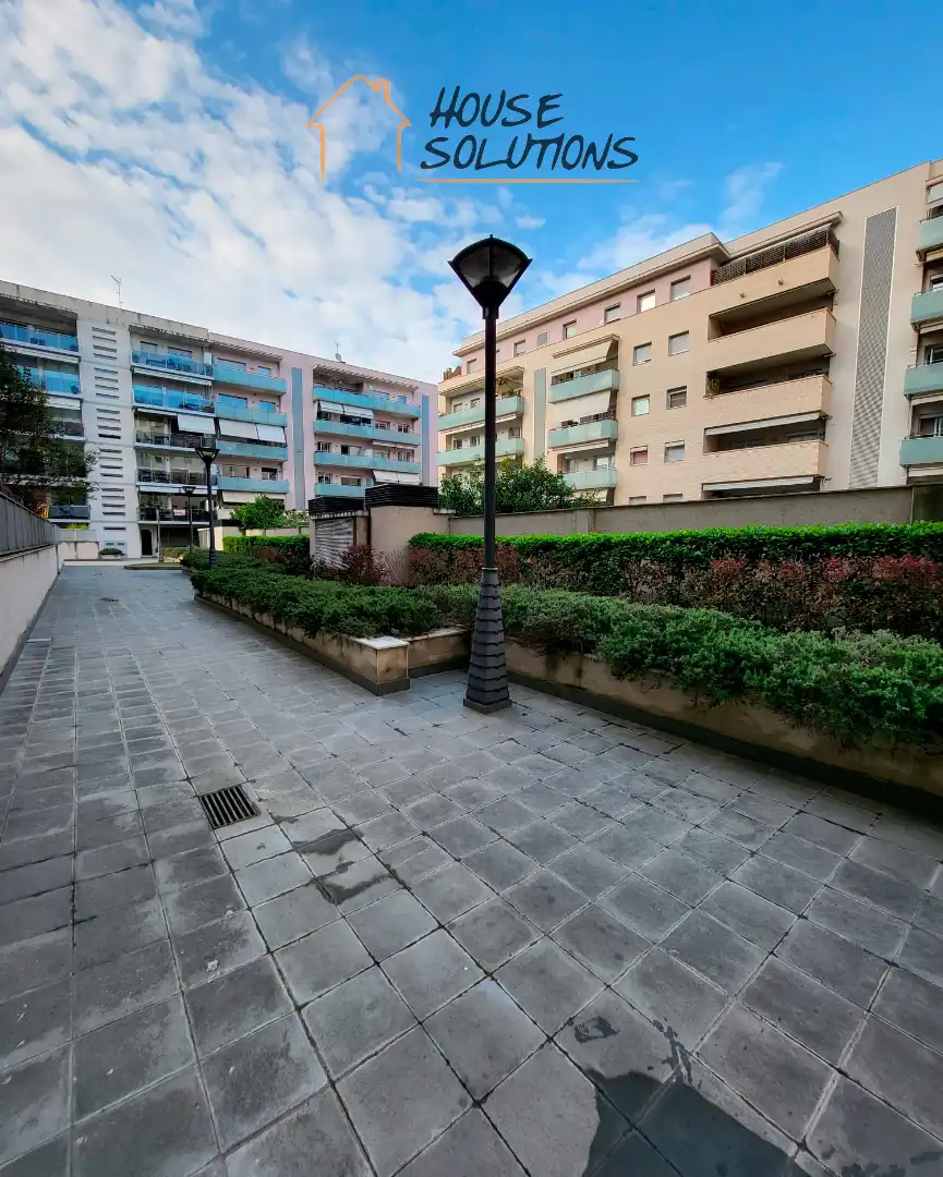 Vista exterior de Piso en venta en Sabadell con Aire acondicionado, Calefacción y Amueblado