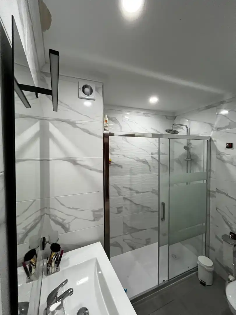 Bany de Apartament de lloguer en Benalmádena amb Aire condicionat i Moblat