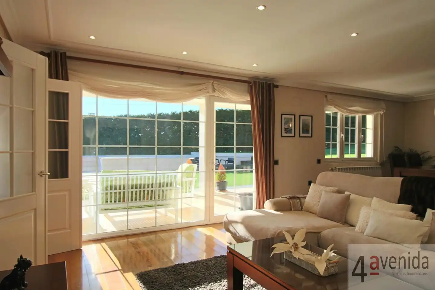 Living room of Houses for sale in Las Regueras    with Heating, Private garden and Swimming Pool