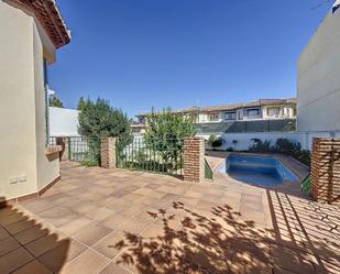 Jardí de Casa adosada en venda en Santa Fe amb Aire condicionat i Piscina