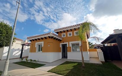 Vista exterior de Casa o xalet en venda en Torre-Pacheco amb Aire condicionat, Terrassa i Piscina