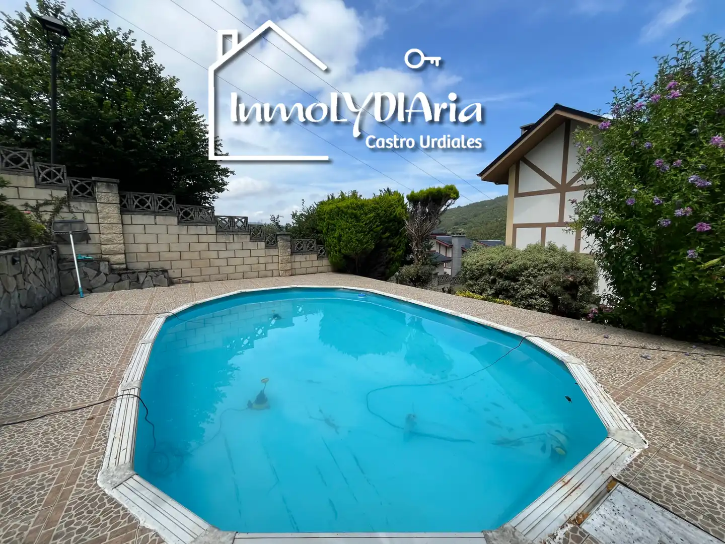 Piscina de Casa o xalet en venda en Castro-Urdiales amb Aire condicionat, Calefacció i Jardí privat