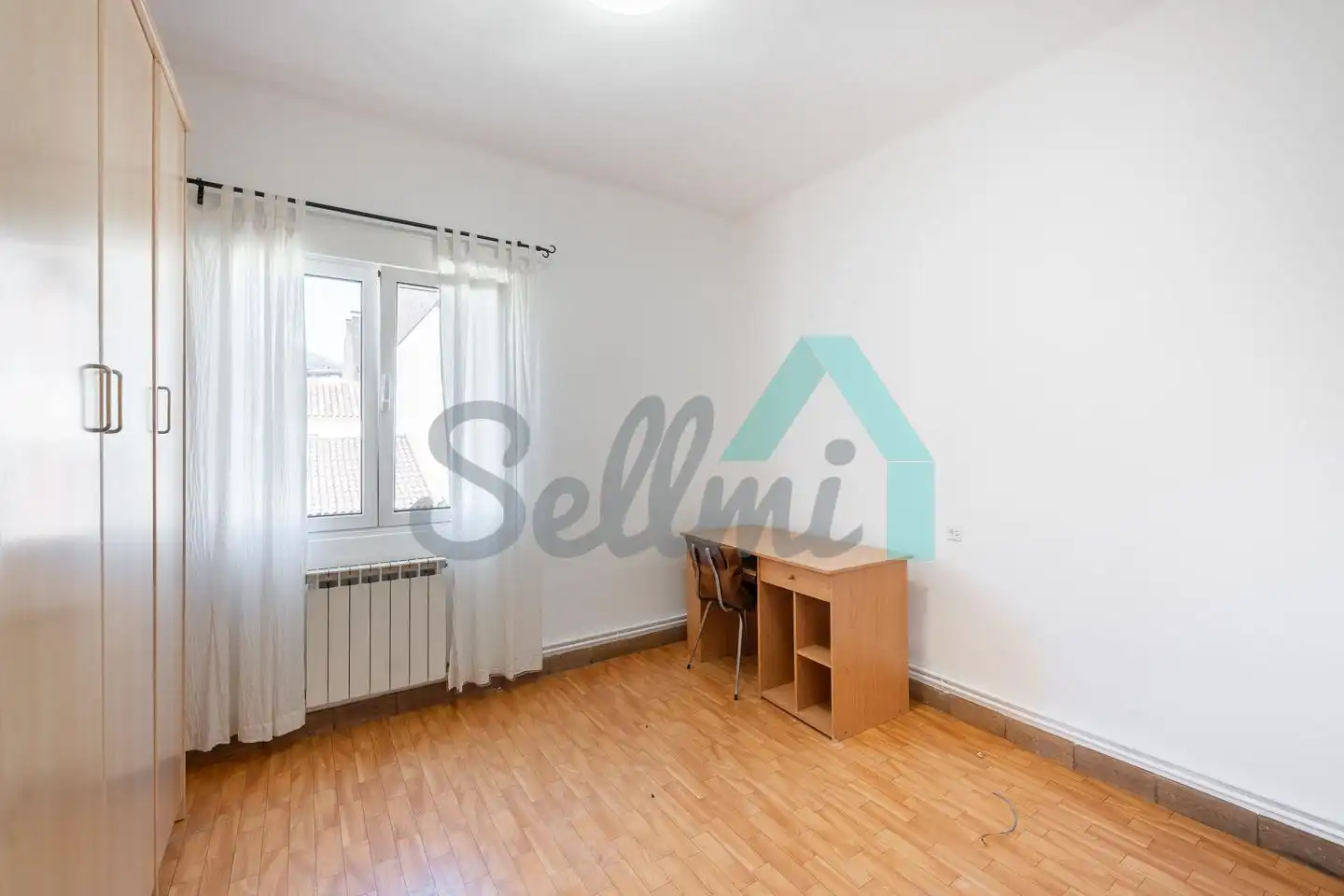 Habitación de Piso de alquiler en Oviedo  con Calefacción y Amueblado