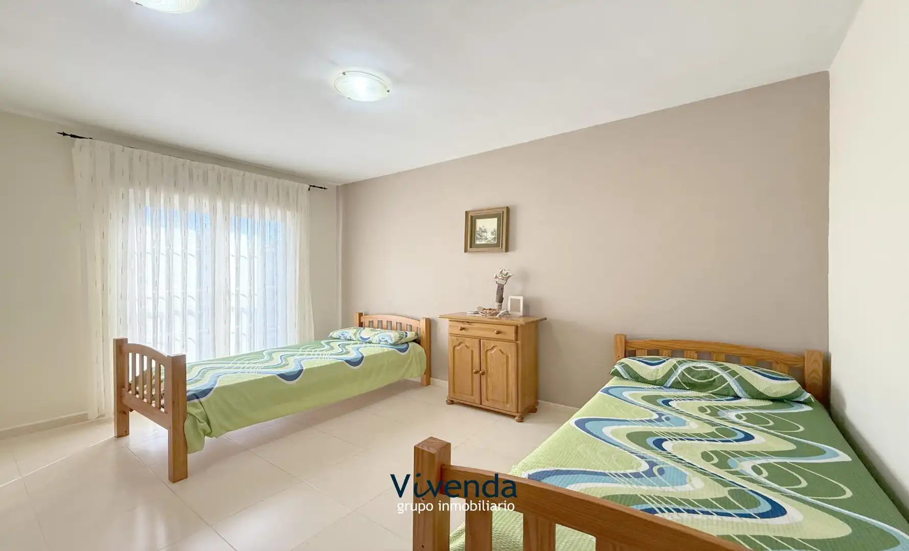 Habitación de Casa adosada en venta en Cedillo del Condado con Calefacción, Terraza y Trastero