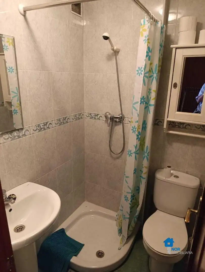 Bathroom of Flat for sale in Bárcena de Cicero  with Storage room, Swimming Pool and Furnished