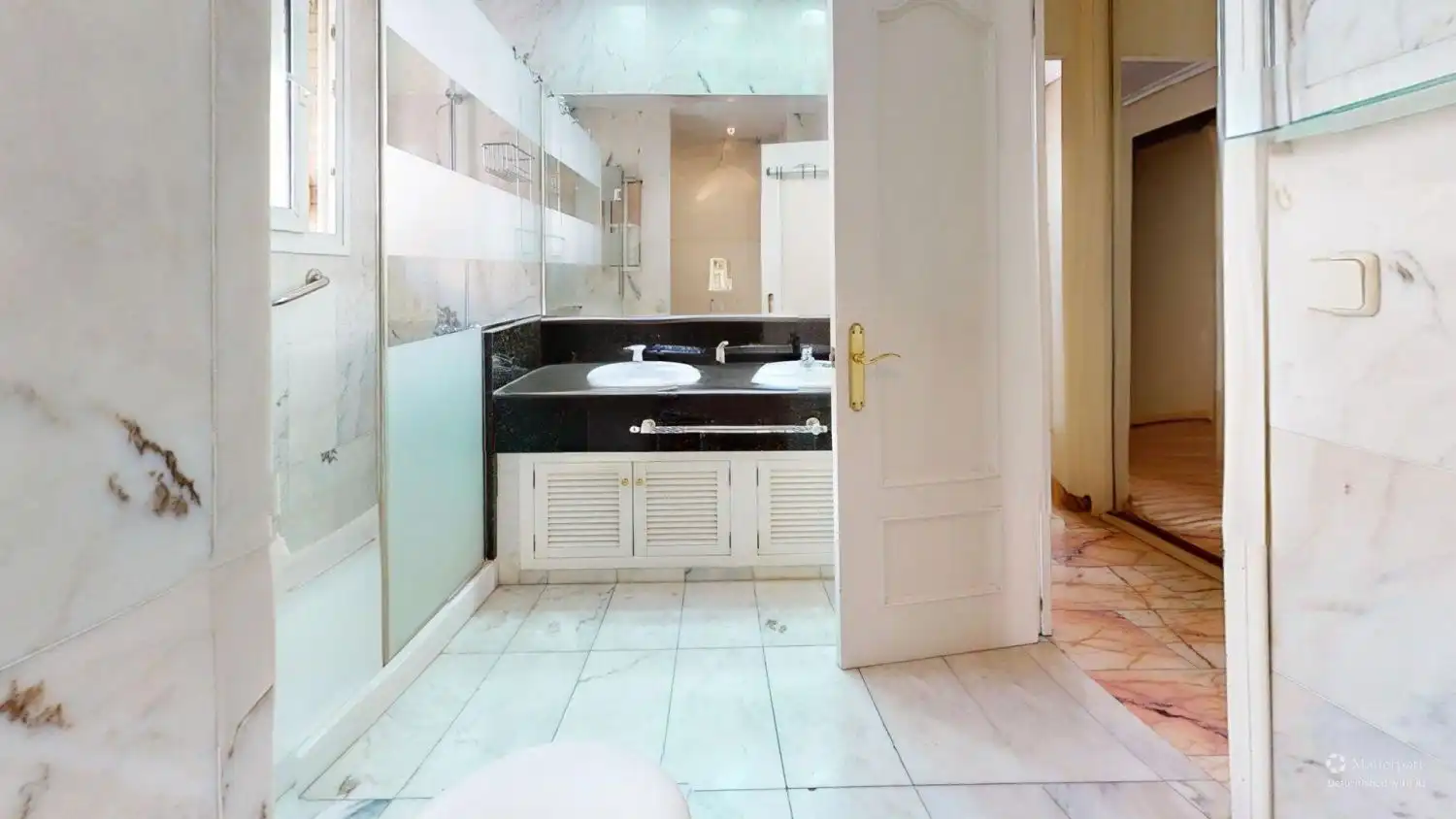 Bathroom of Flat for sale in Sevilla  with Air Conditioner, Heating and Terrace