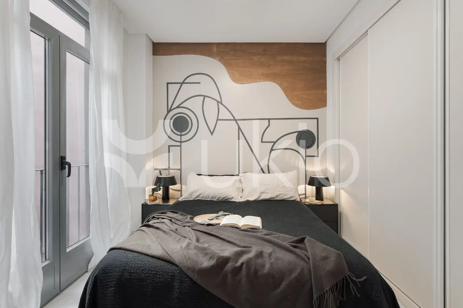 Dormitori de Apartament de lloguer en Madrid amb Aire condicionat, Calefacció i Moblat