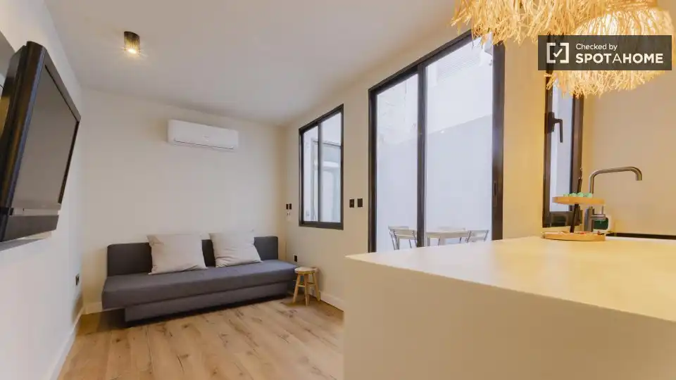 Appartamento con terrazza in affitto a Ciutat Vella, imagen 17