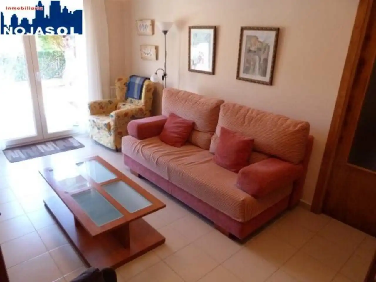 Sala d'estar de Apartament de lloguer en Arnuero amb Calefacció, Jardí privat i Terrassa