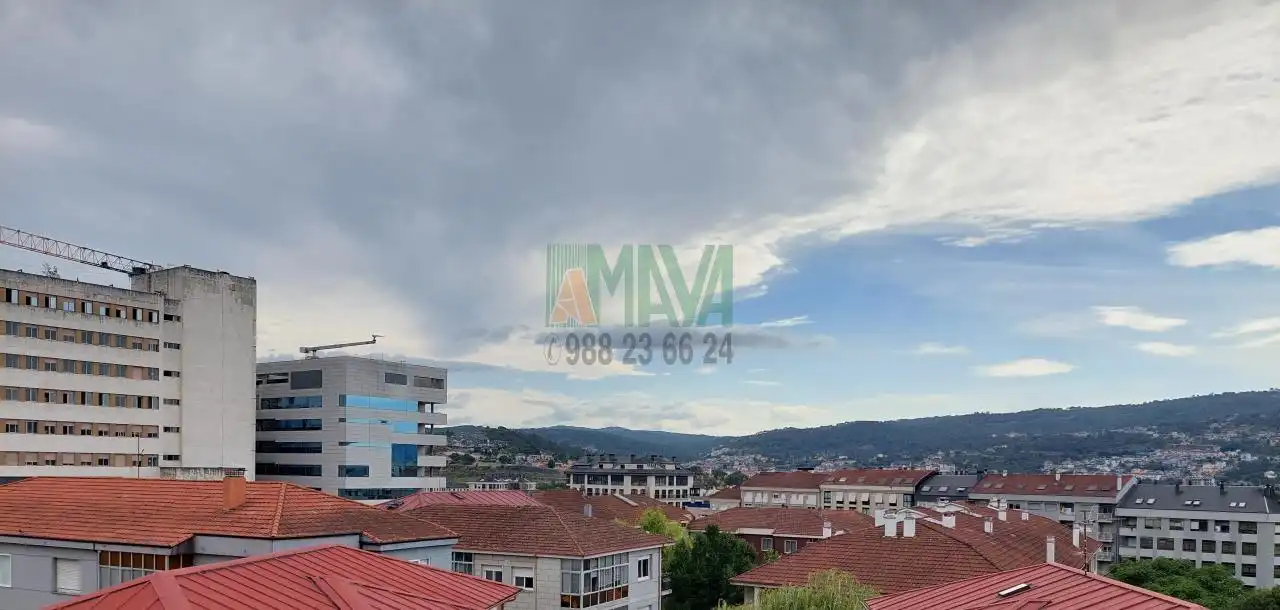 Vista exterior de Pis en venda en Ourense Capital  amb Calefacció, Parquet i Traster
